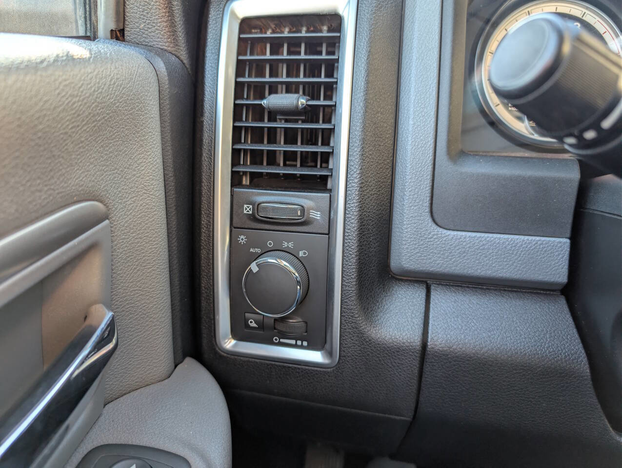 Used 2014 RAM 2500 SLT image 18