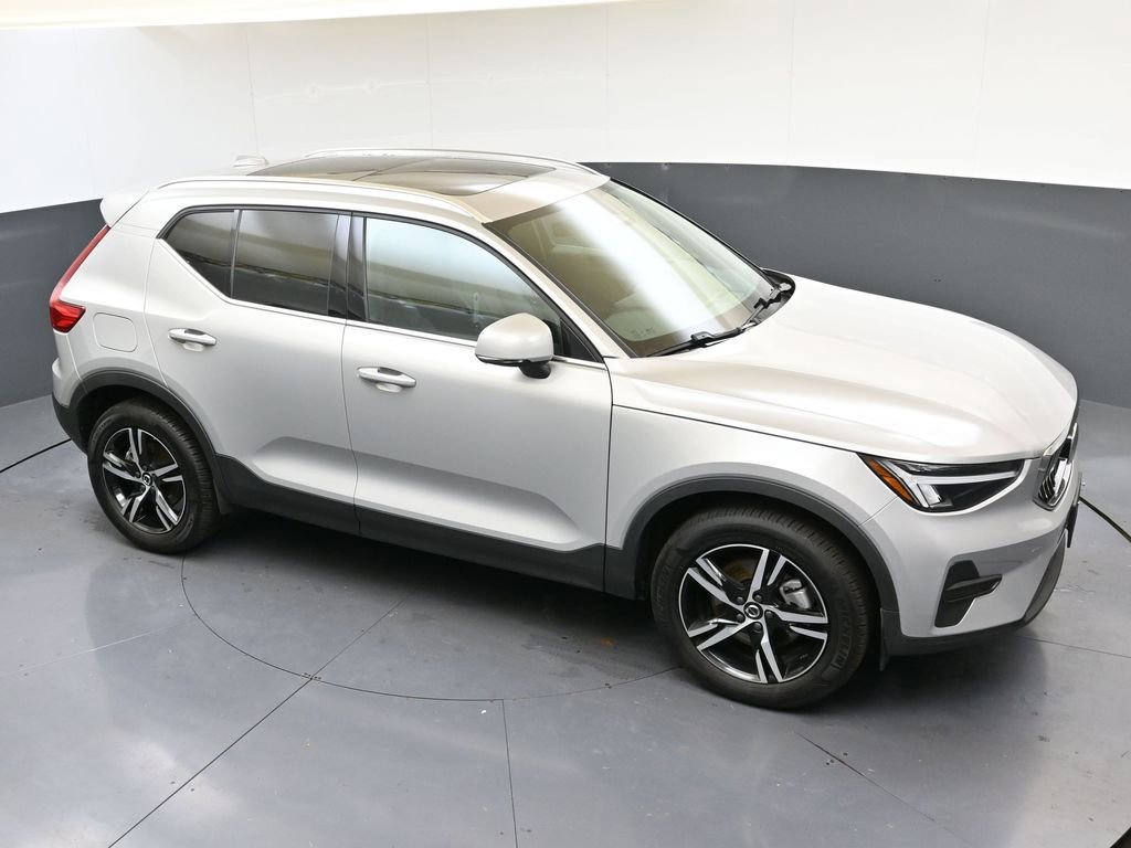 Certified 2025 Volvo XC40 B5 Core image 42