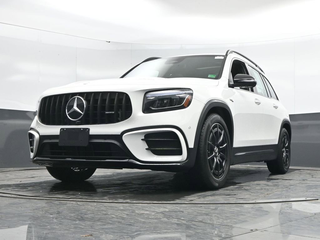 Used 2025 Mercedes-Benz GLB 35 AMG 4MATIC image 40