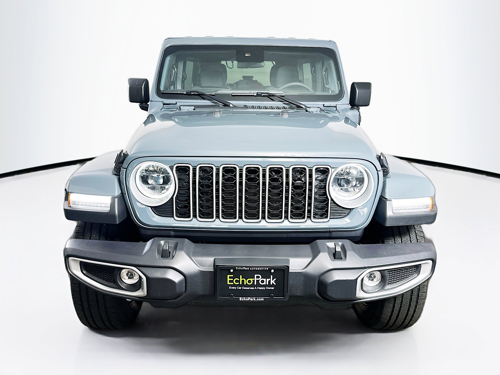 Used 2025 Jeep Wrangler Sahara image 2