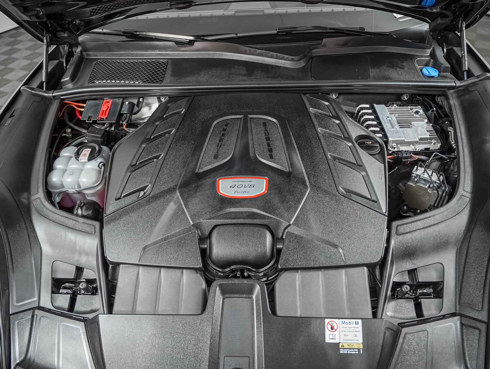 Certified 2023 Porsche Cayenne Turbo AWD/4WD image 13