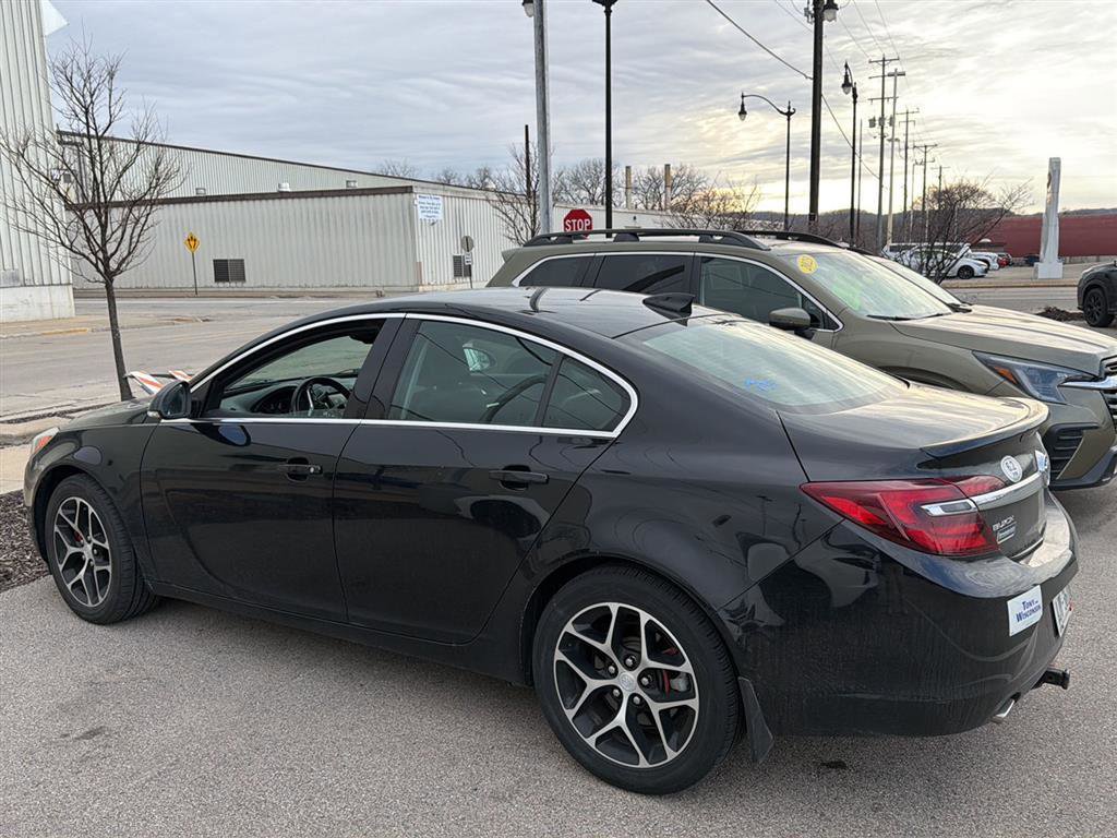 Used 2017 Buick Regal Sport Touring image 4
