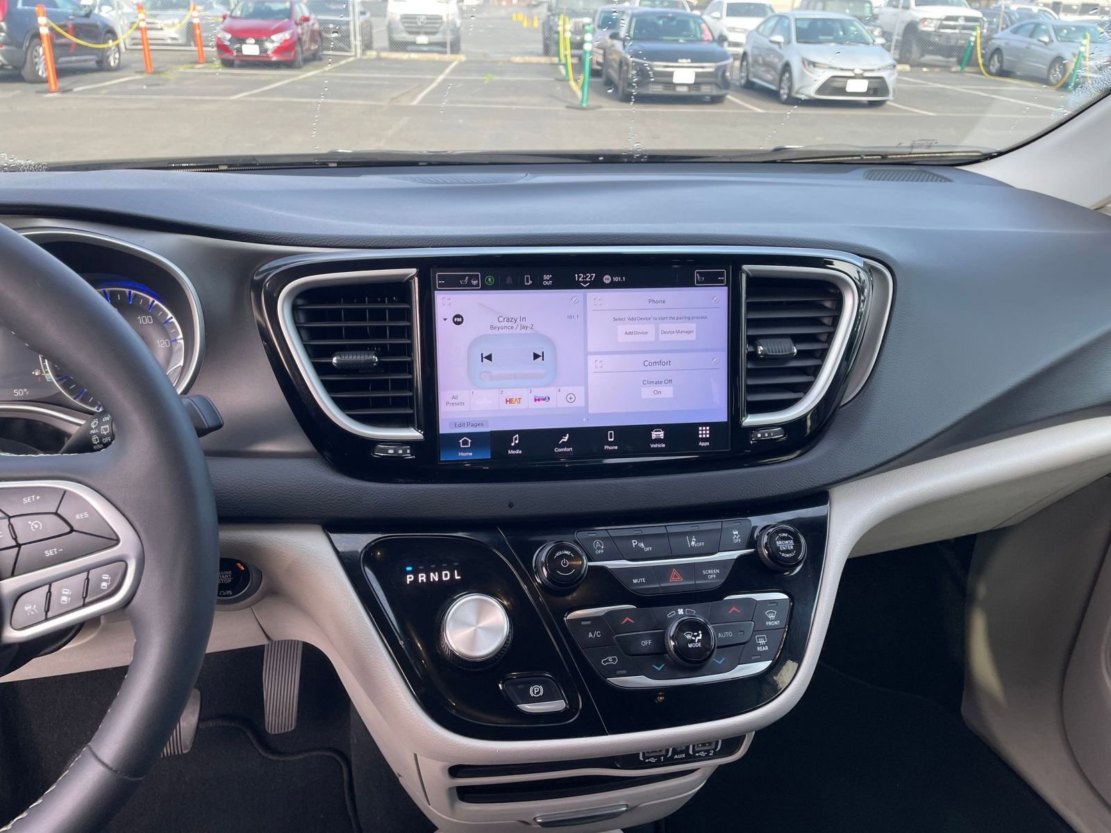 Used 2024 Chrysler Pacifica Touring-L image 17