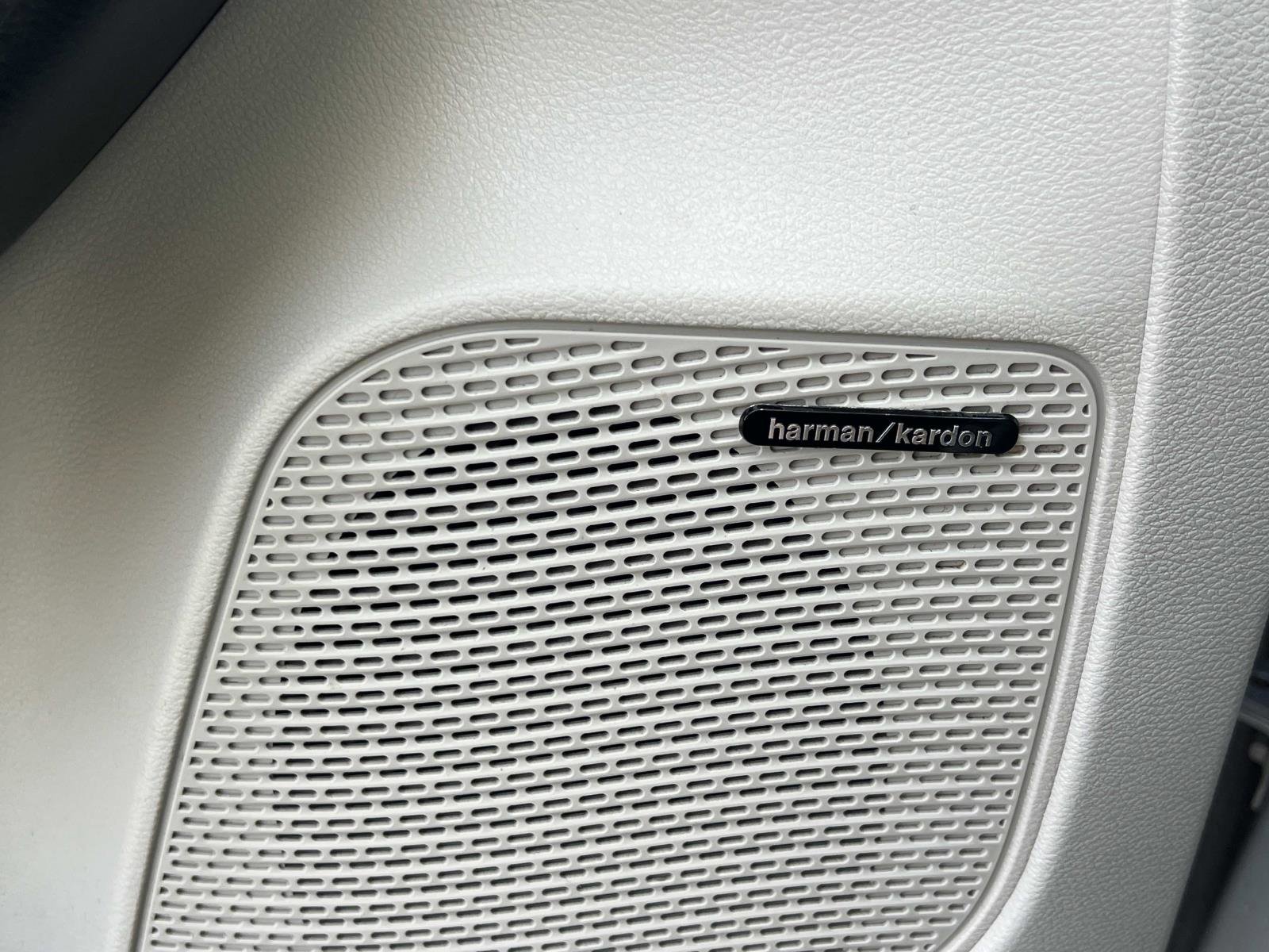 Used 2022 Chrysler Pacifica Limited w/ Uconnect Theater Family Group image 19