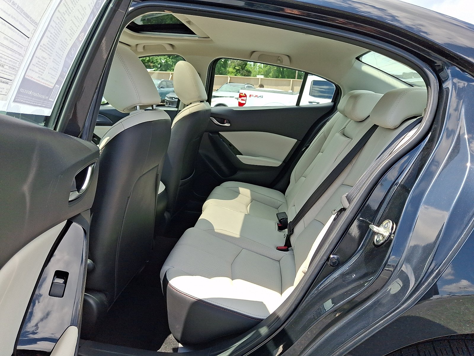 Used 2018 MAZDA MAZDA3 Grand Touring w/ Premium Equipment Package FWD image 11
