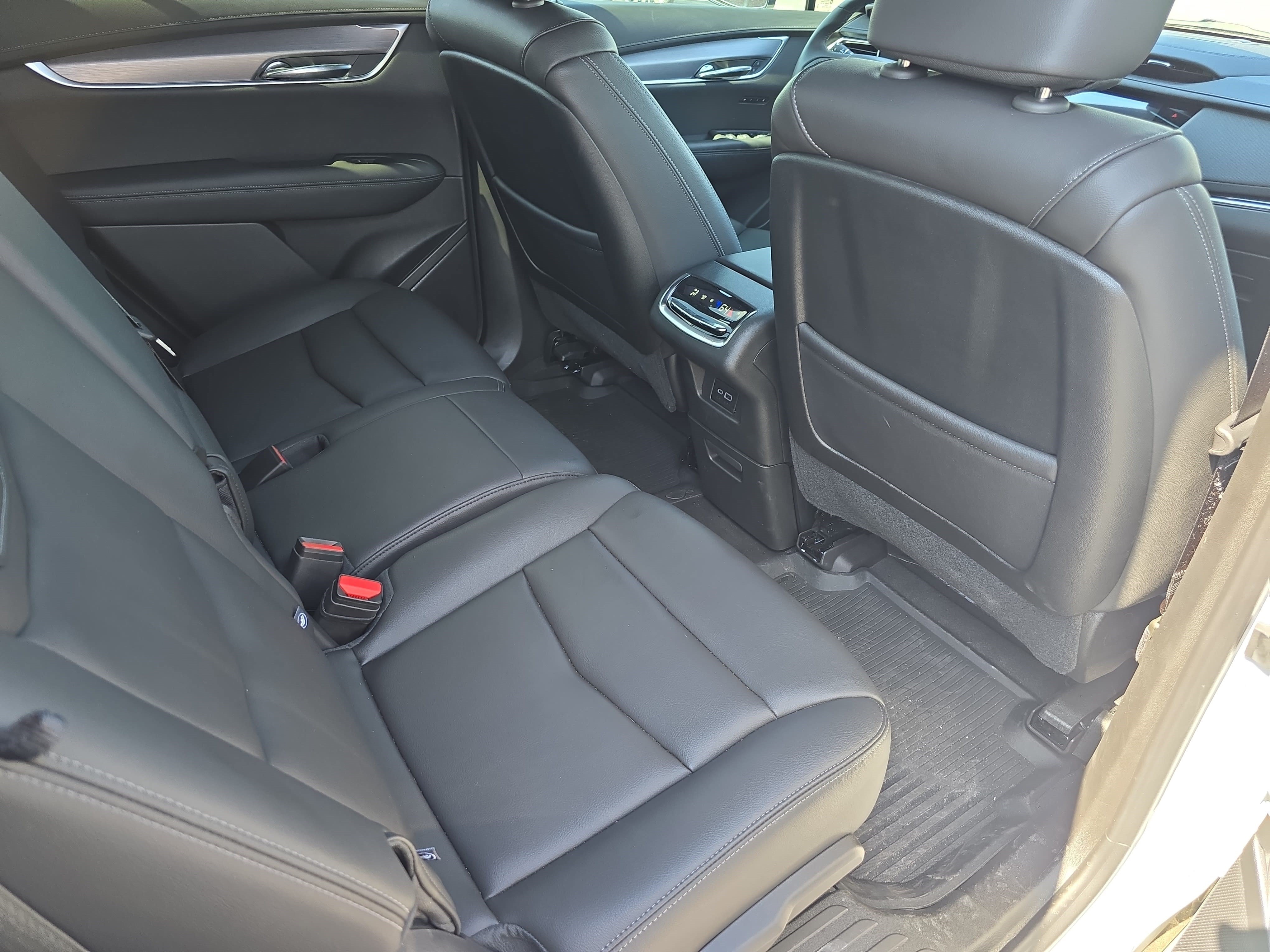 New 2025 Cadillac XT6 Luxury FWD image 11