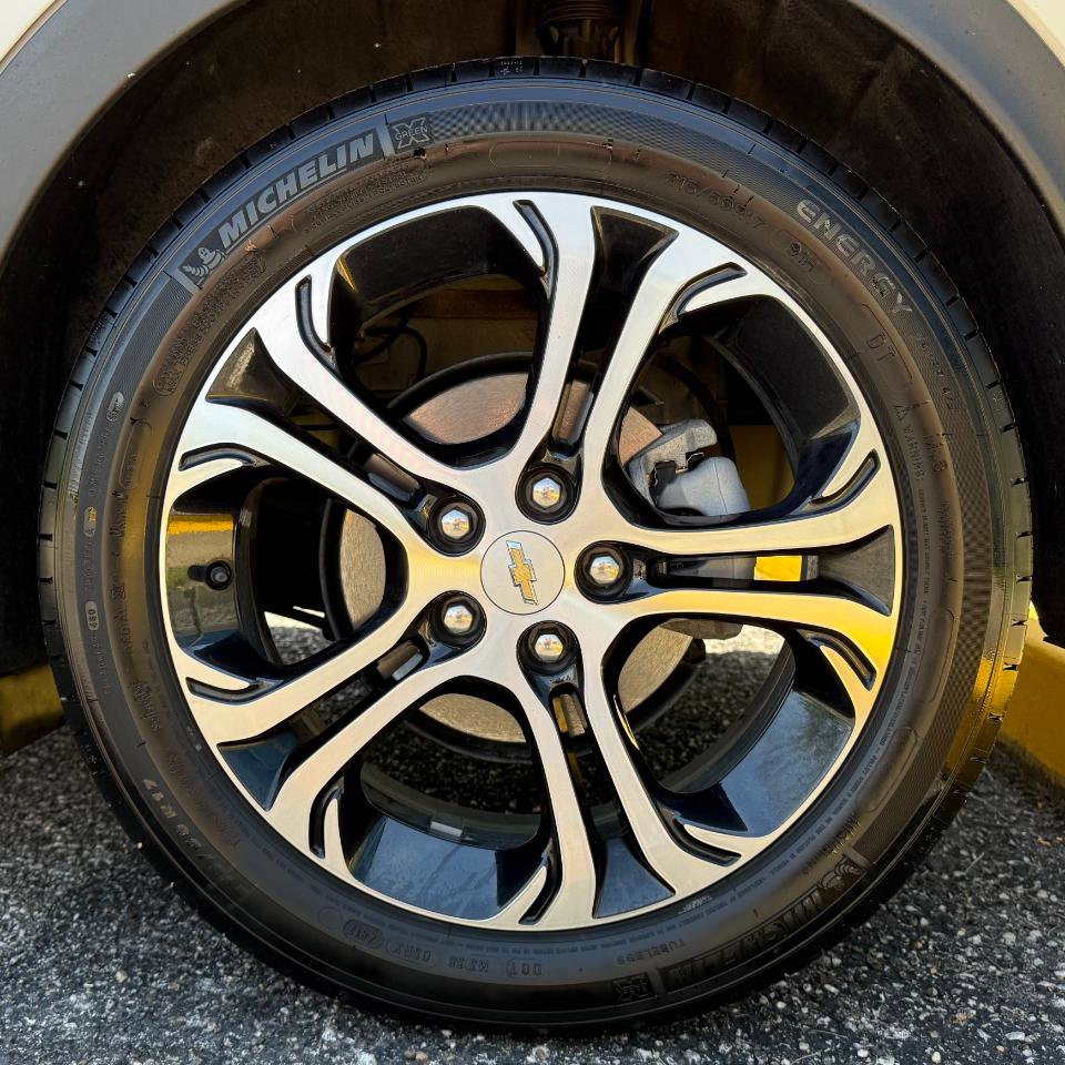 Used 2019 Chevrolet Bolt Premier w/ Infotainment Package image 19