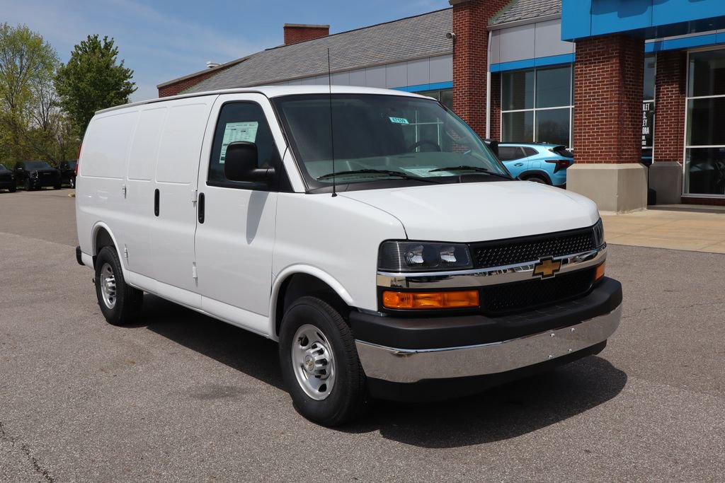 New 2026 Chevrolet Express 2500 w/ Driver Convenience Package RWD video 2