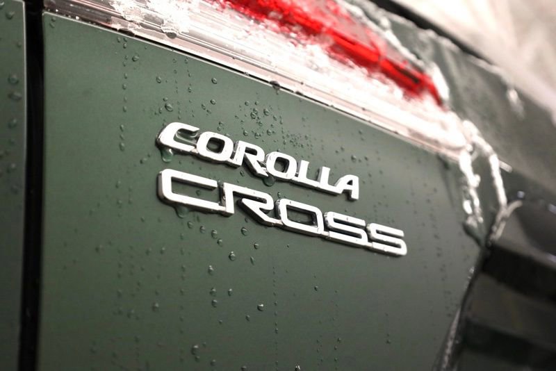 Used 2022 Toyota Corolla Cross XLE w/ Convenience Package image 37