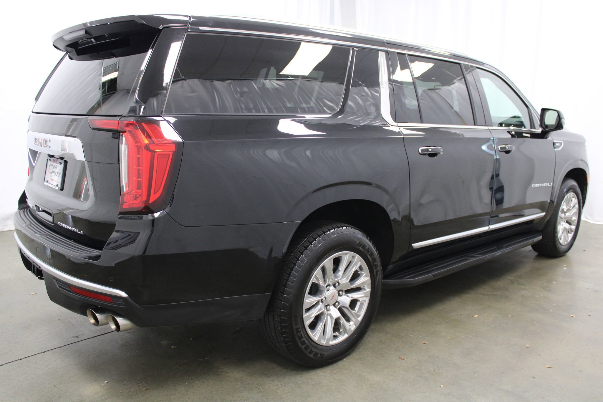 Used 2022 GMC Yukon XL Denali AWD/4WD image 6