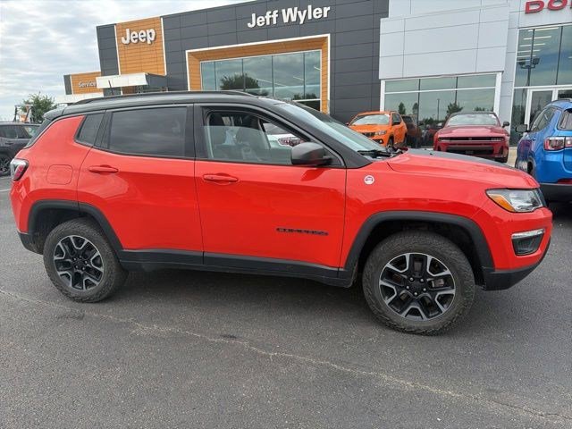 Used 2019 Jeep Compass Trailhawk w/ Cold Weather Group AWD/4WD image 10
