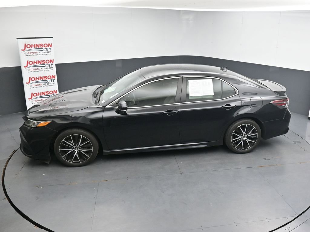 Used 2024 Toyota Camry SE FWD image 13