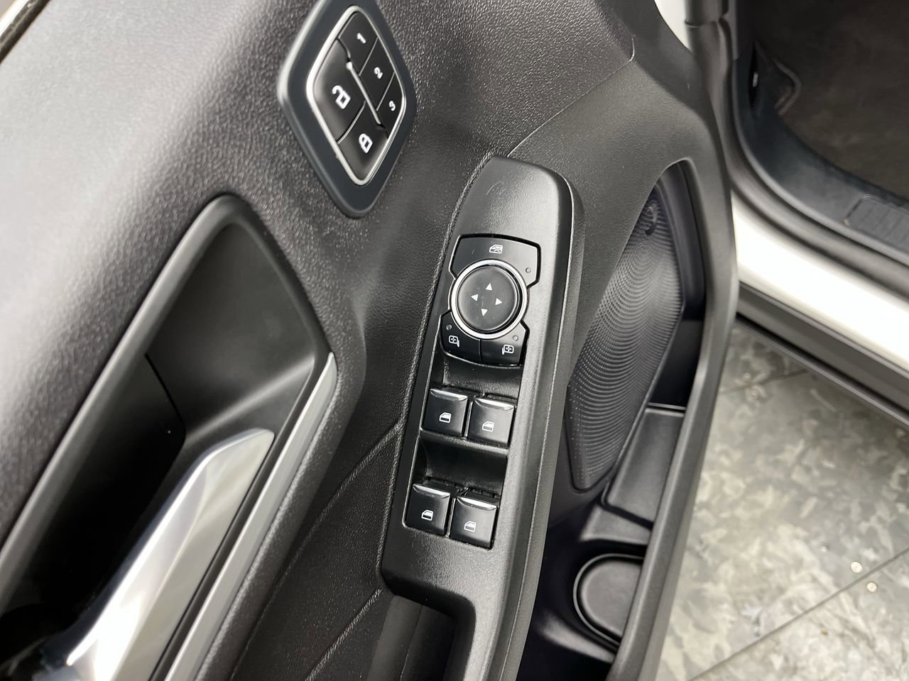 Certified 2024 Ford Escape Platinum AWD/4WD image 9