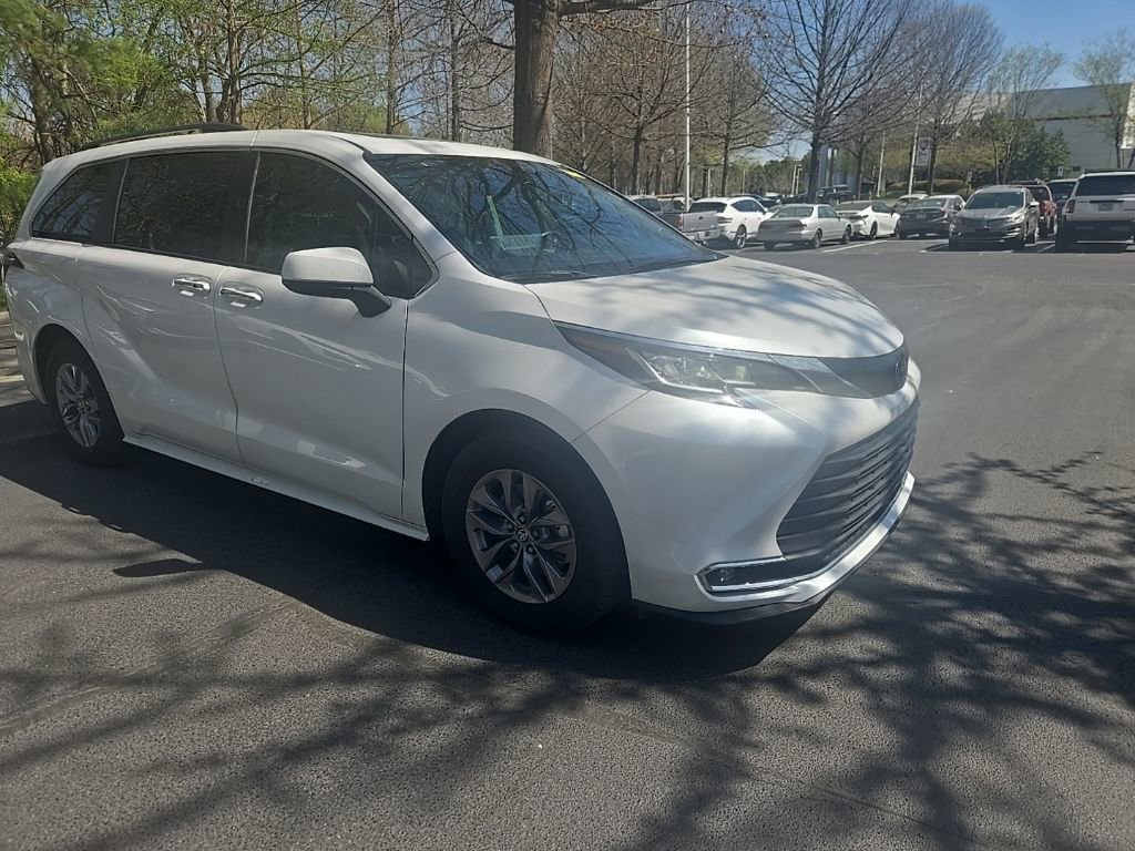 Used 2023 Toyota Sienna XLE image 14
