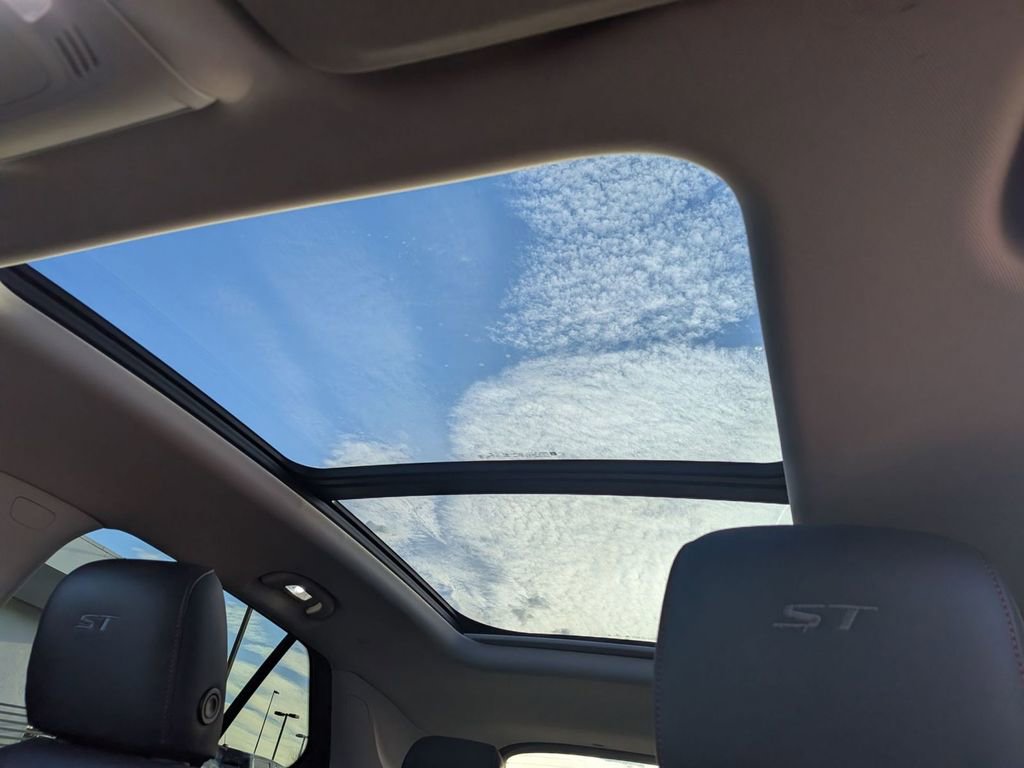 Used 2023 Buick Envision Essence w/ Sport Touring Package image 19