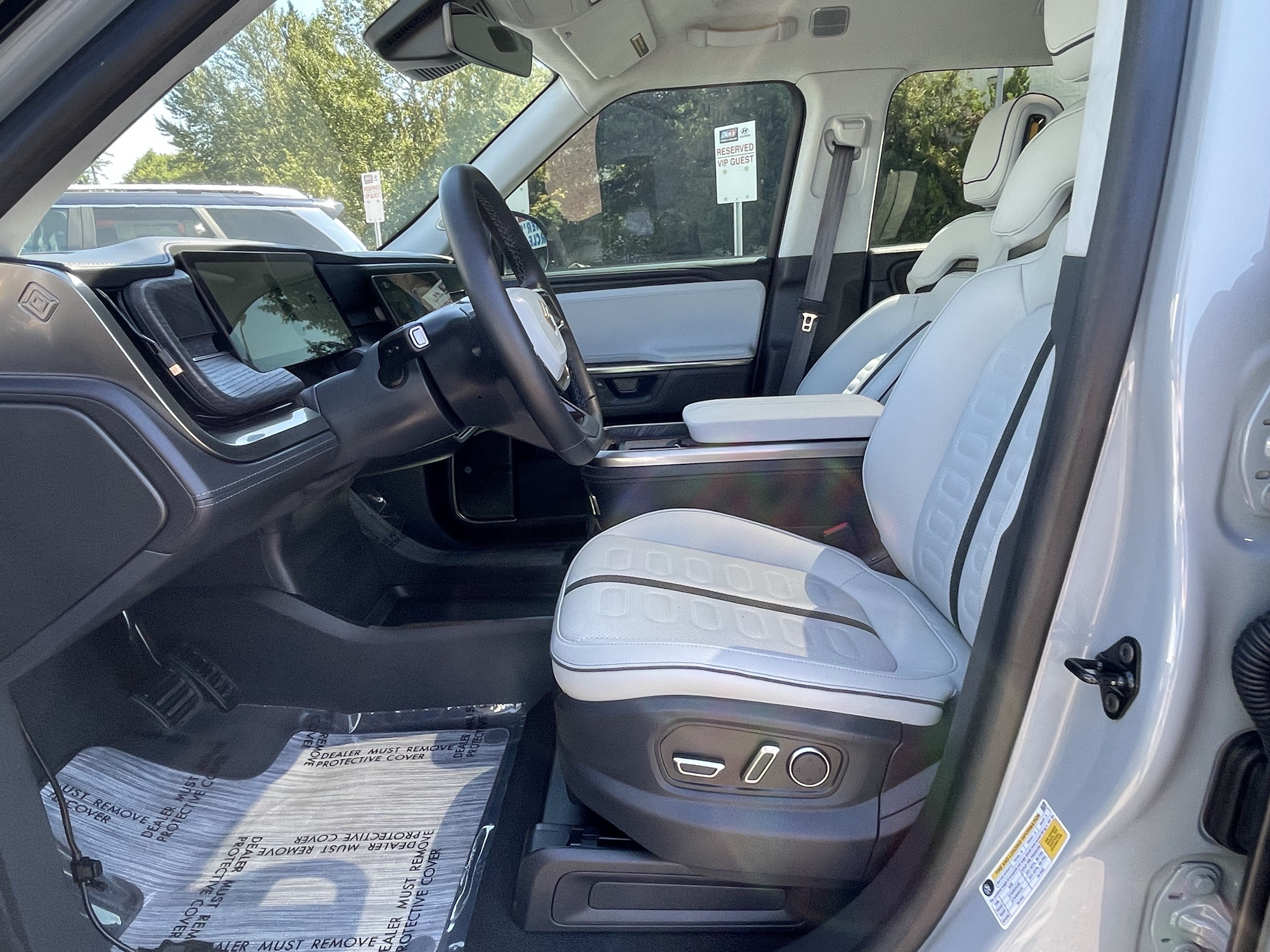 Used 2025 Rivian R1T Adventure AWD/4WD image 12