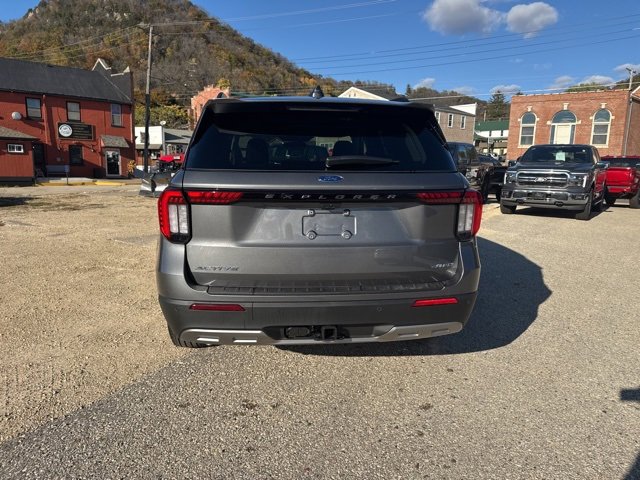 New 2025 Ford Explorer Active image 4