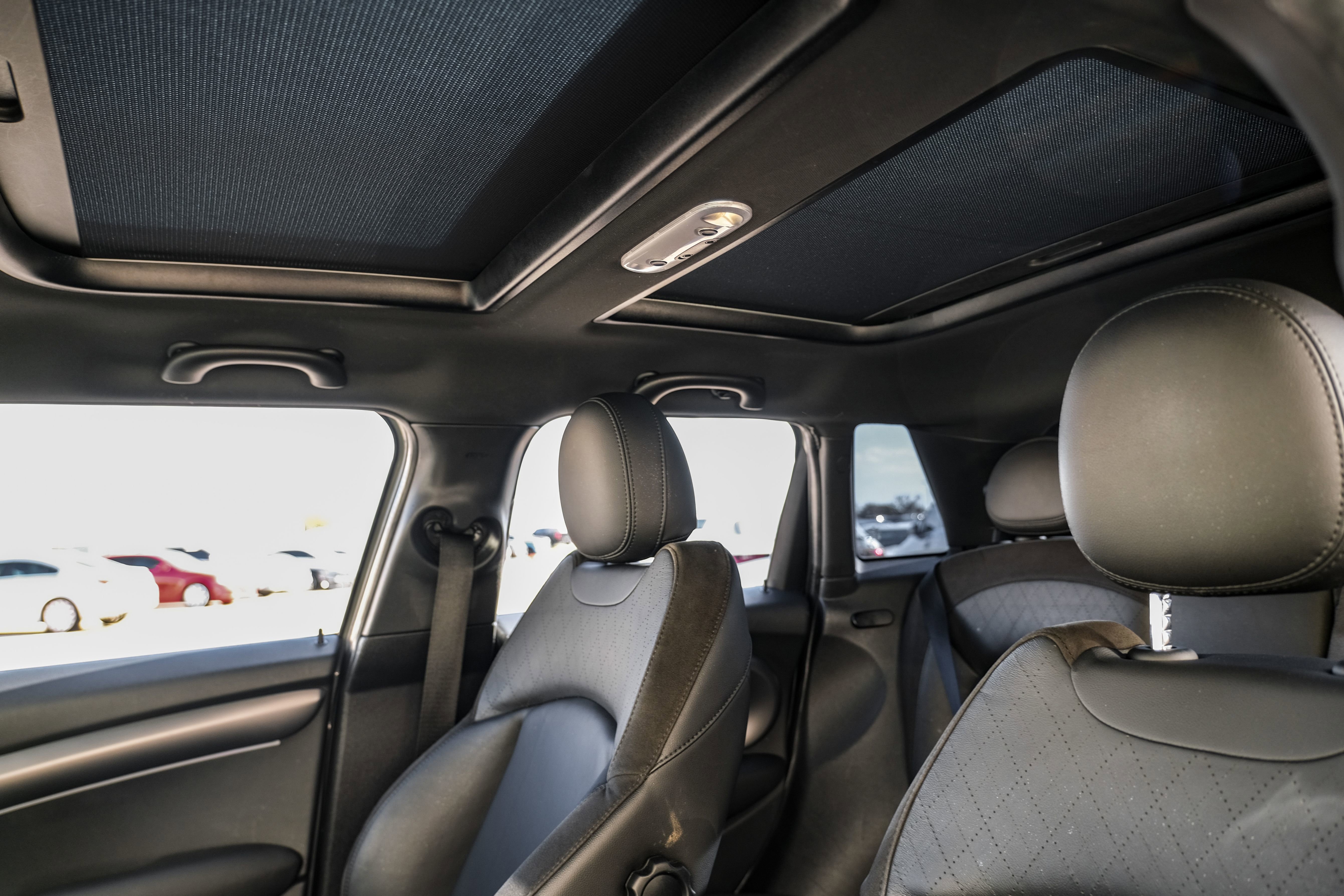 Used 2022 MINI Cooper 4-Door Hardtop w/ Signature Upholstery Package image 4