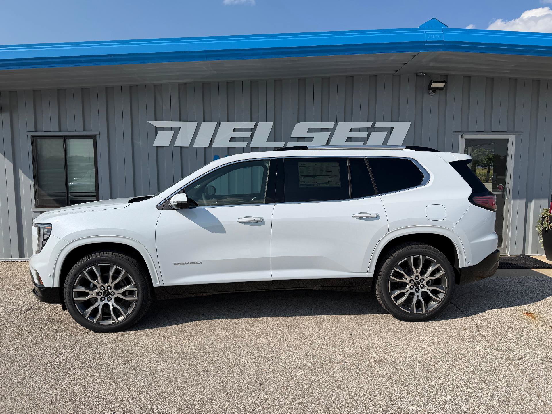 New 2027 GMC Acadia Denali Ultimate AWD/4WD image 1