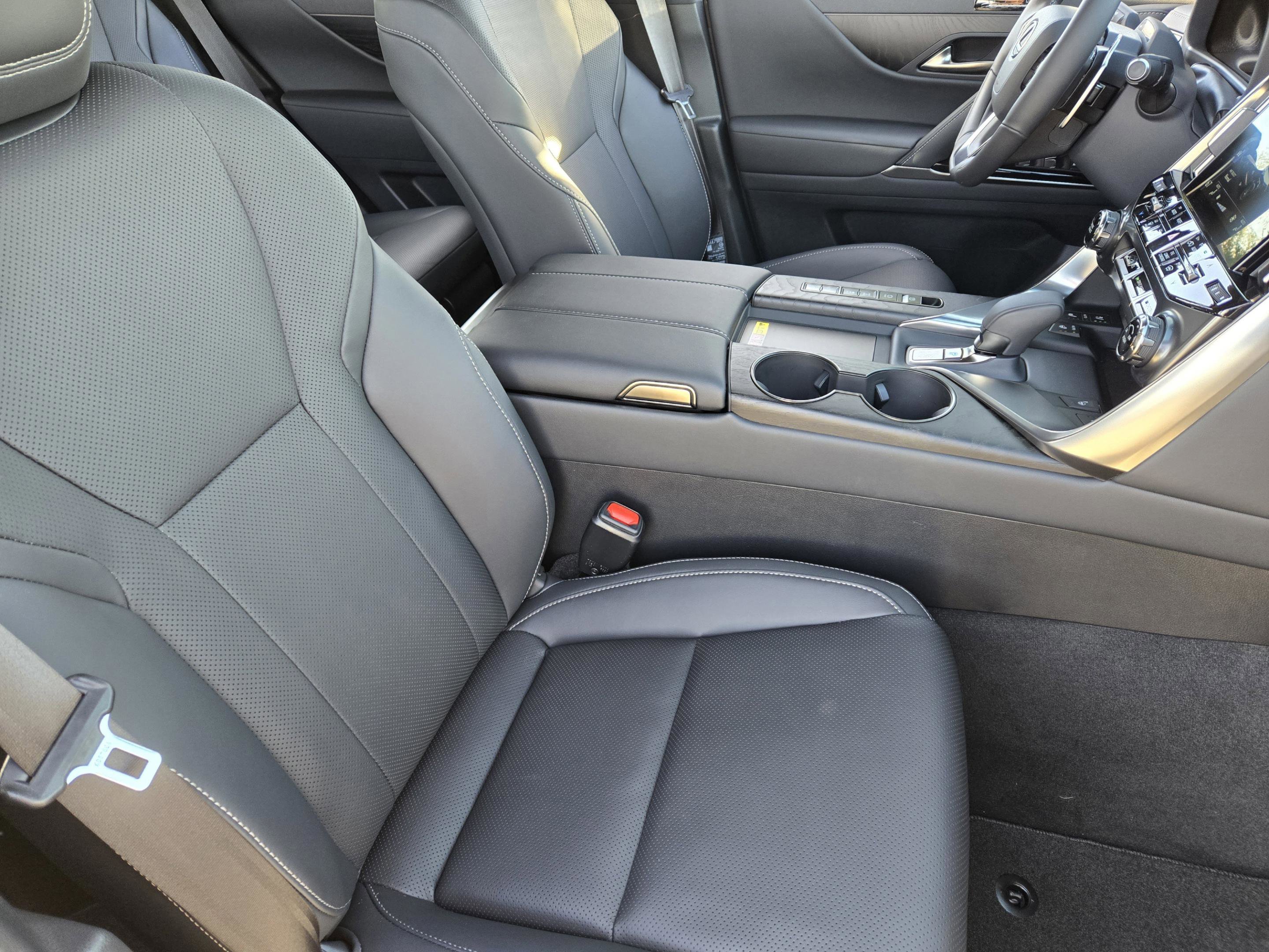 New 2026 Lexus LX 700h Luxury AWD/4WD image 9