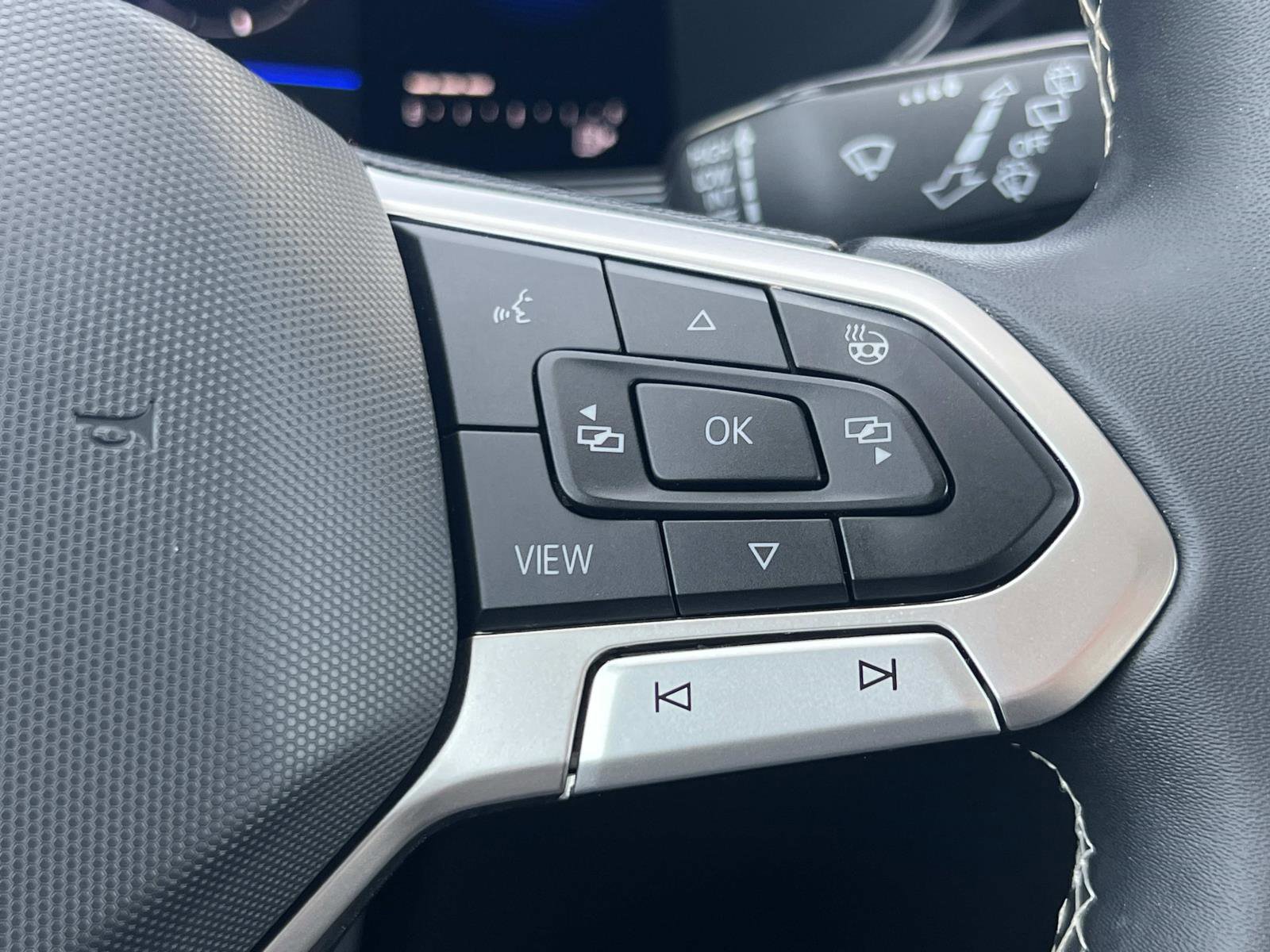 Certified 2023 Volkswagen Taos SE w/ Black Wheel Package image 10