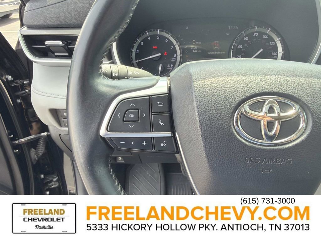 Used 2021 Toyota Highlander XLE FWD image 30