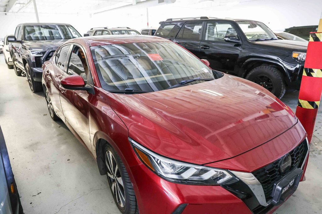 Used 2021 Nissan Sentra SV w/ SV Premium Package FWD image 2