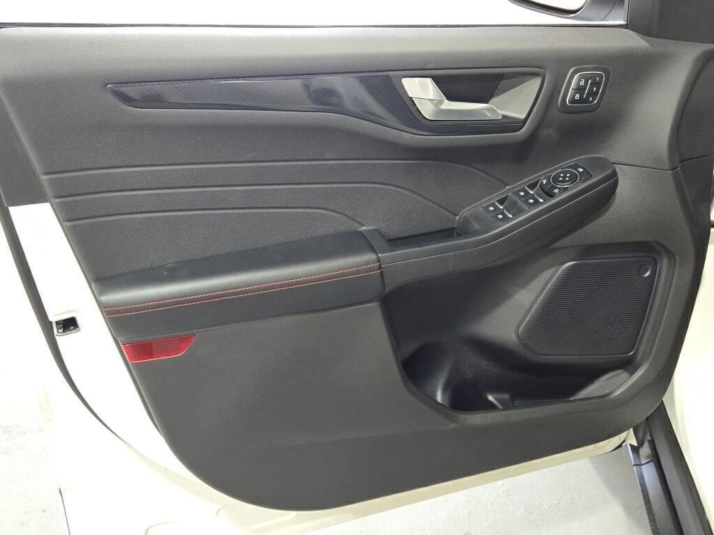 Used 2023 Ford Escape ST-Line Elite image 26