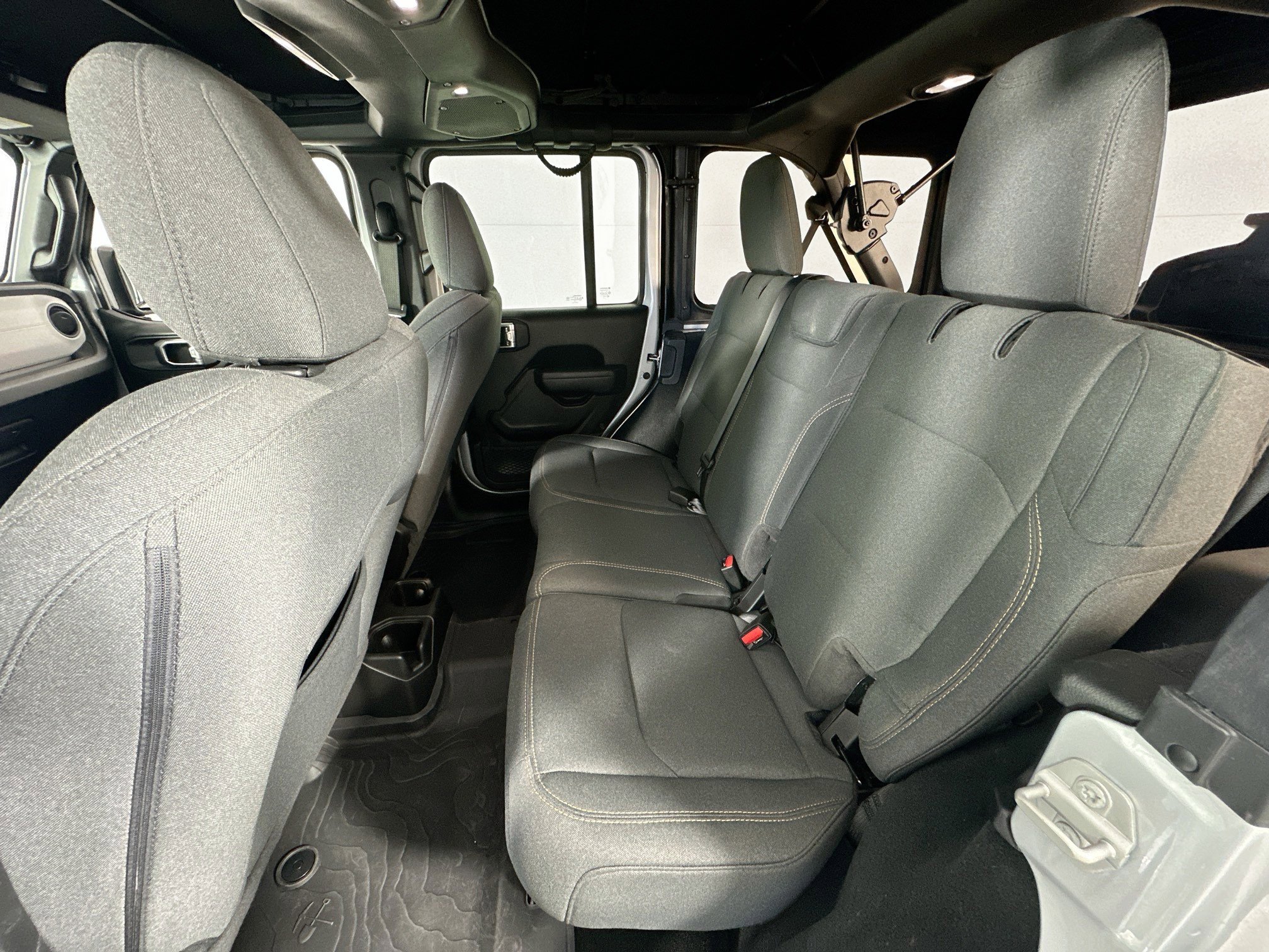 Used 2024 Jeep Wrangler Willys image 23
