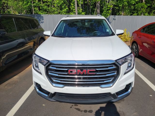 Used 2022 GMC Terrain SLT w/ Infotainment Package II FWD image 2