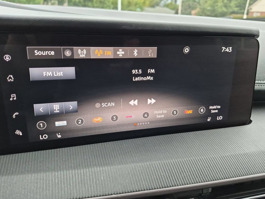 Used 2025 Nissan Murano SV AWD/4WD image 18