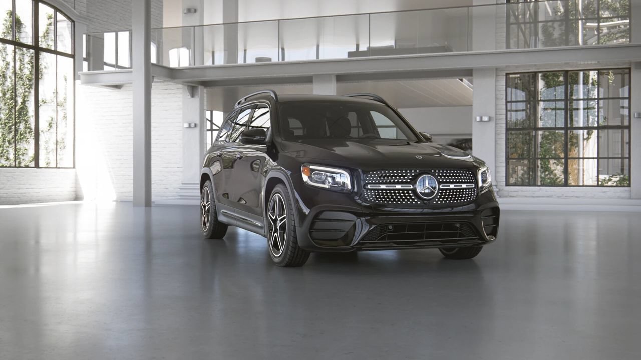 Certified 2023 Mercedes-Benz GLB 250 image 1