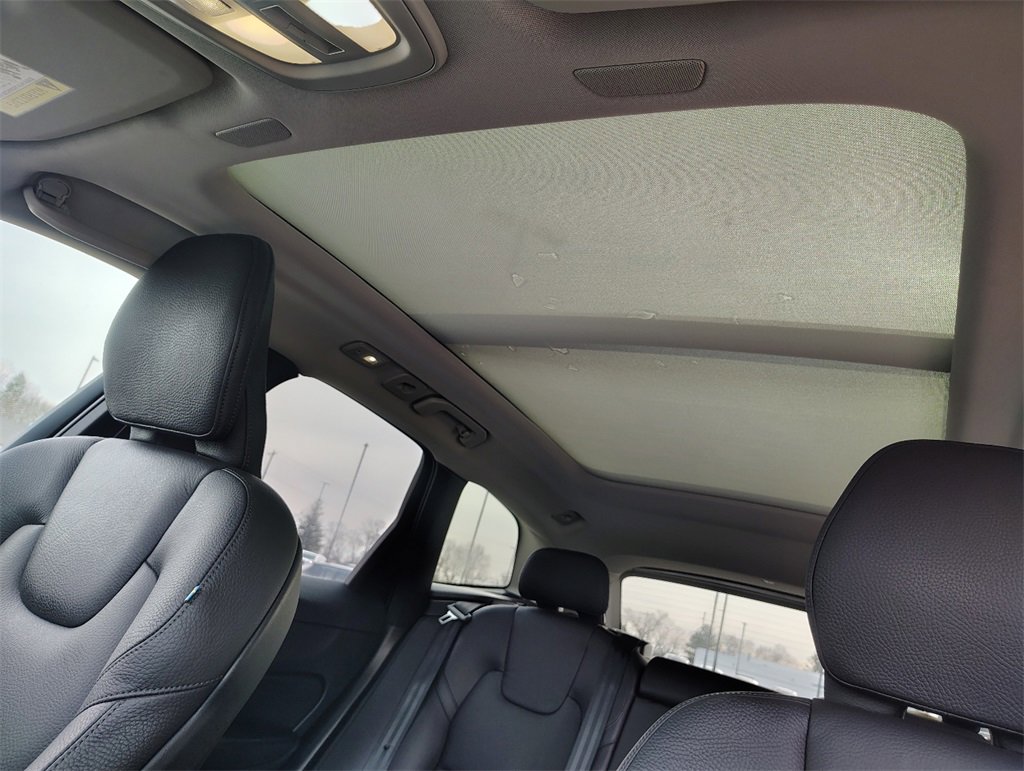 Used 2025 Volvo XC60 B5 Plus image 26