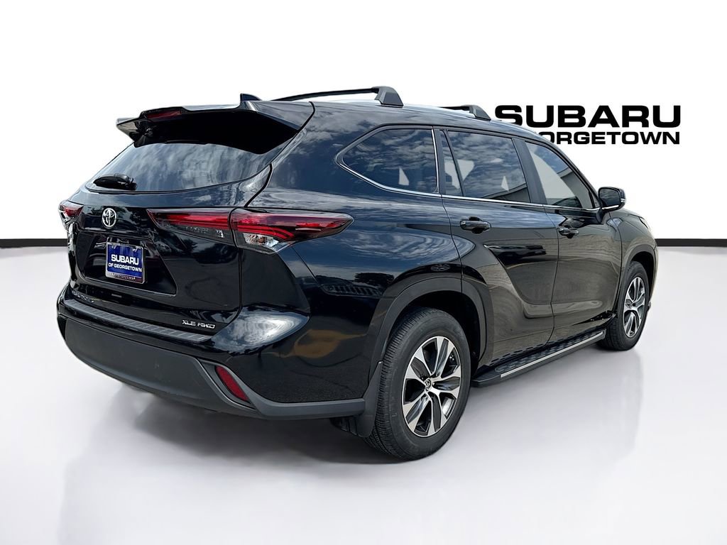Used 2024 Toyota Highlander XLE AWD/4WD image 7