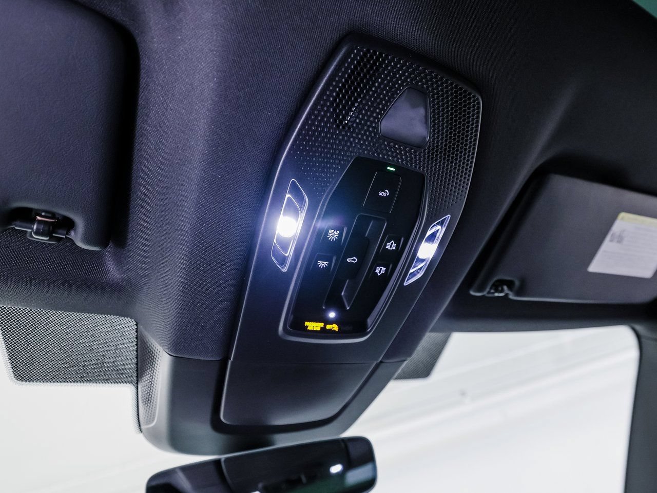 New 2026 Porsche Macan Electric RWD image 22
