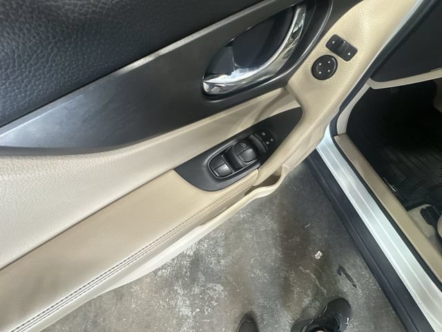 Used 2015 Nissan Rogue S AWD/4WD image 19