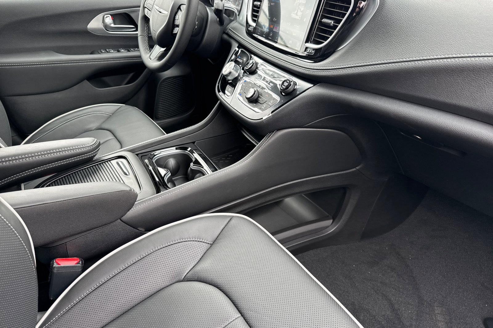 New 2026 Chrysler Pacifica Limited w/ S Appearance Package image 16