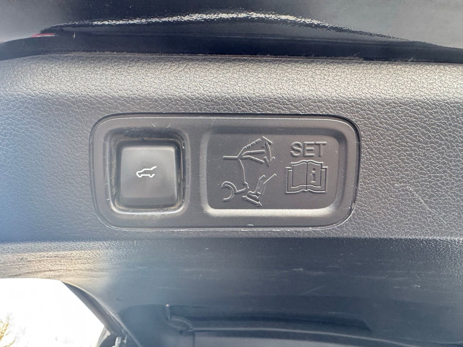 Used 2020 Ford Expedition Limited image 10