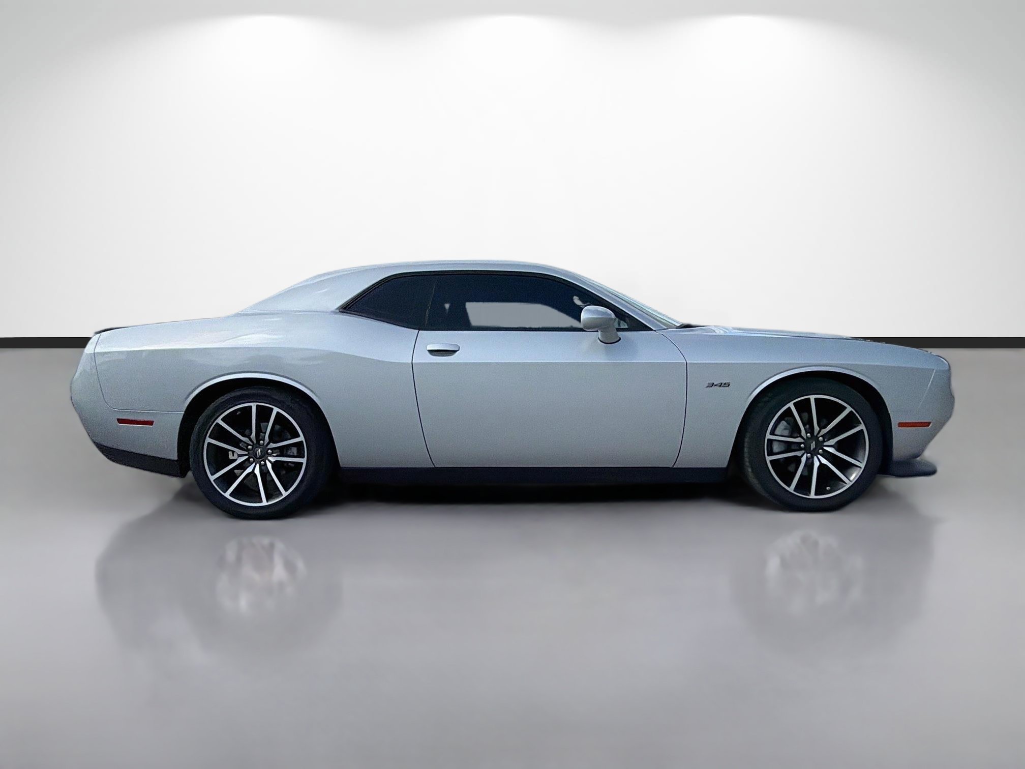 Used 2023 Dodge Challenger R/T RWD image 2