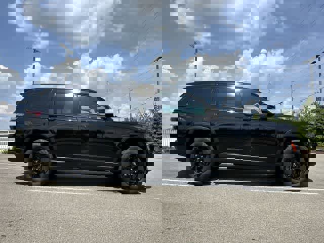 Used 2024 Jeep Grand Cherokee L Altitude AWD/4WD image 3