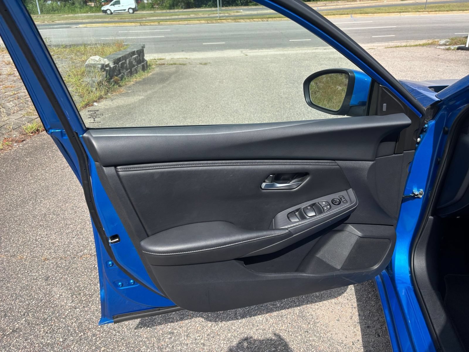 Used 2025 Nissan Sentra SV FWD image 18