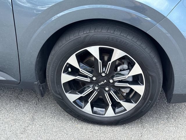 Used 2024 Kia Carnival EX FWD image 7