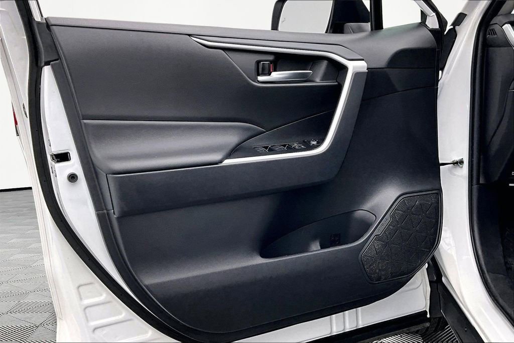 Used 2025 Toyota RAV4 XLE image 23