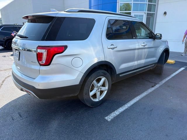 Used 2016 Ford Explorer XLT w/ Equipment Group 202A AWD/4WD image 3