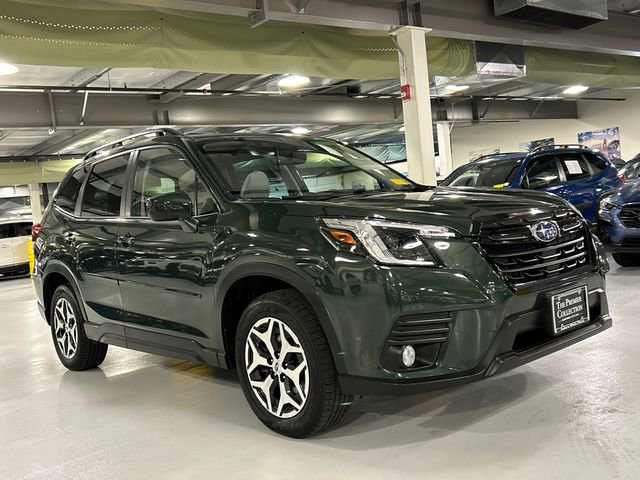 Used 2023 Subaru Forester Premium image 1