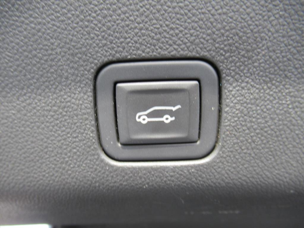 Used 2023 GMC Yukon AT4 image 36