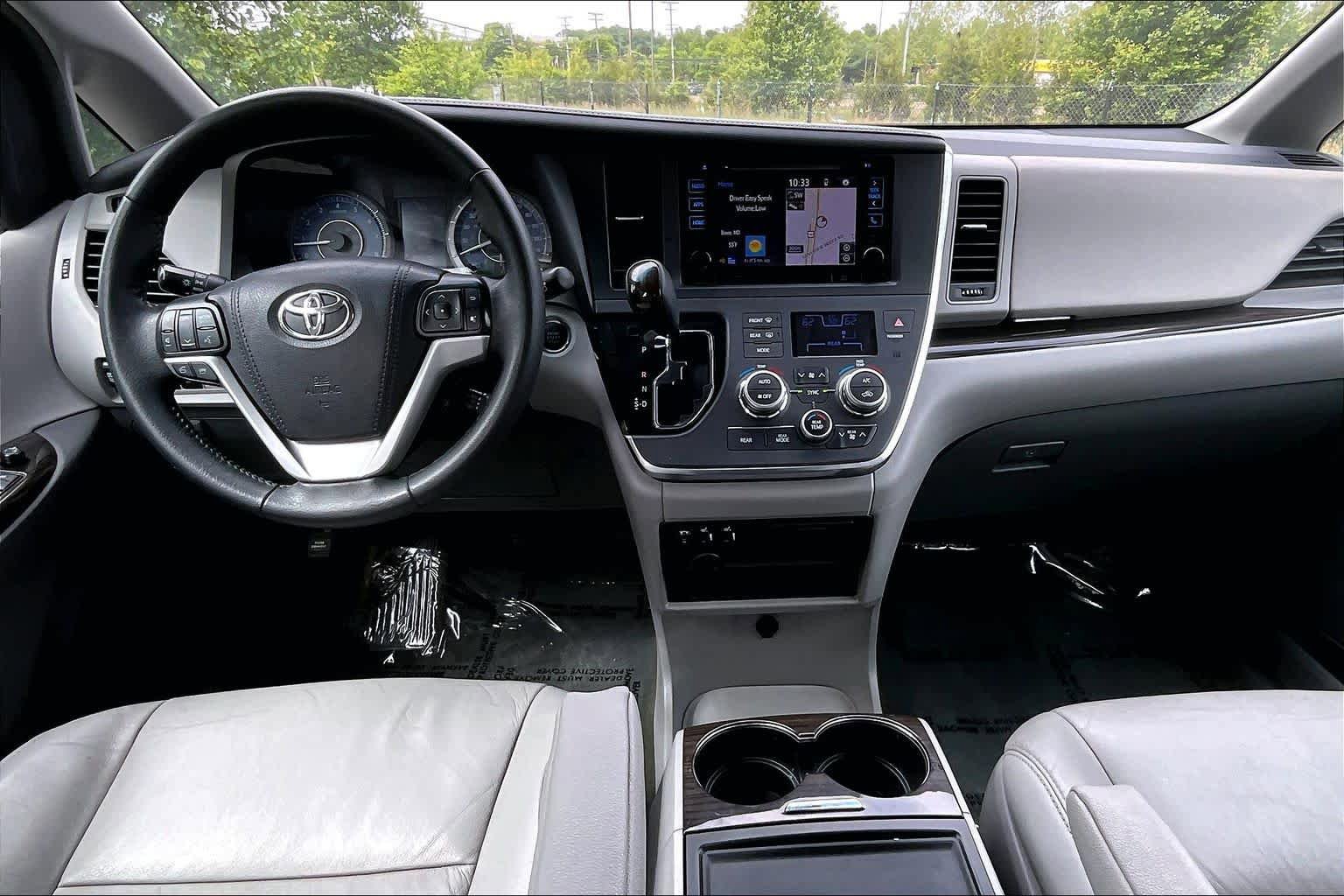 Used 2017 Toyota Sienna XLE w/ XLE Navigation Package FWD image 16
