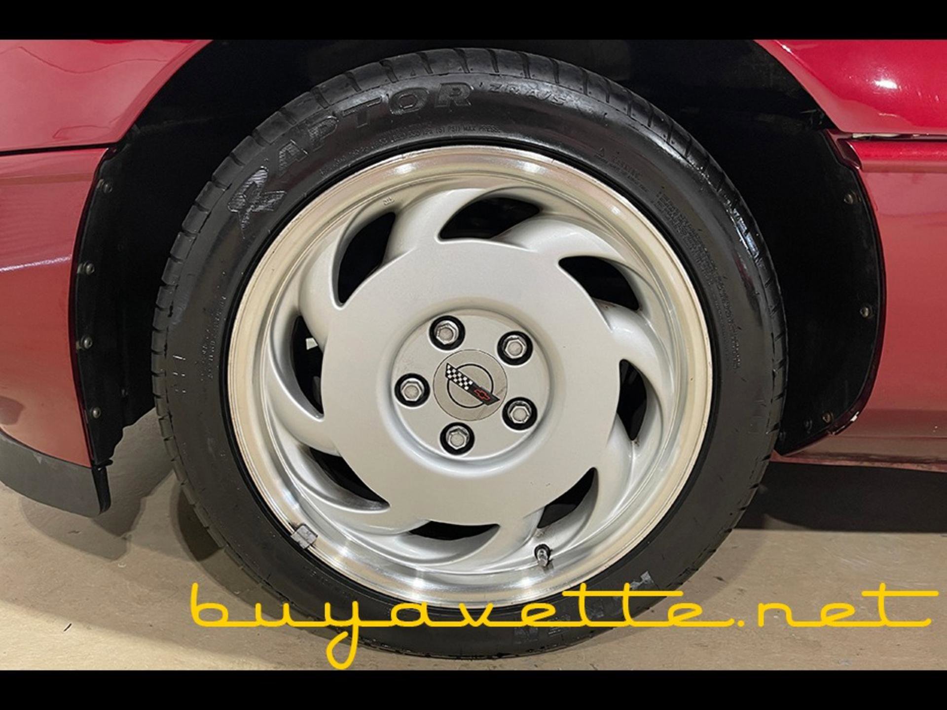 Used 1992 Chevrolet Corvette Convertible image 12