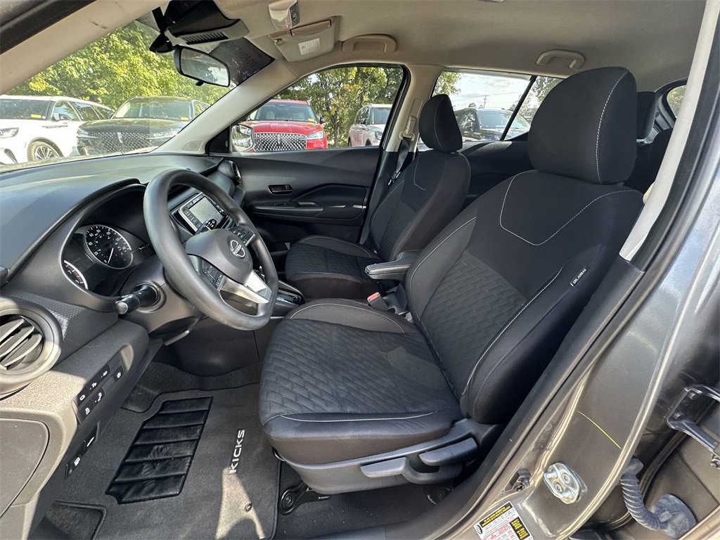 Used 2022 Nissan Kicks S image 11