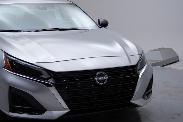 Used 2024 Nissan Altima 2.5 SV image 16